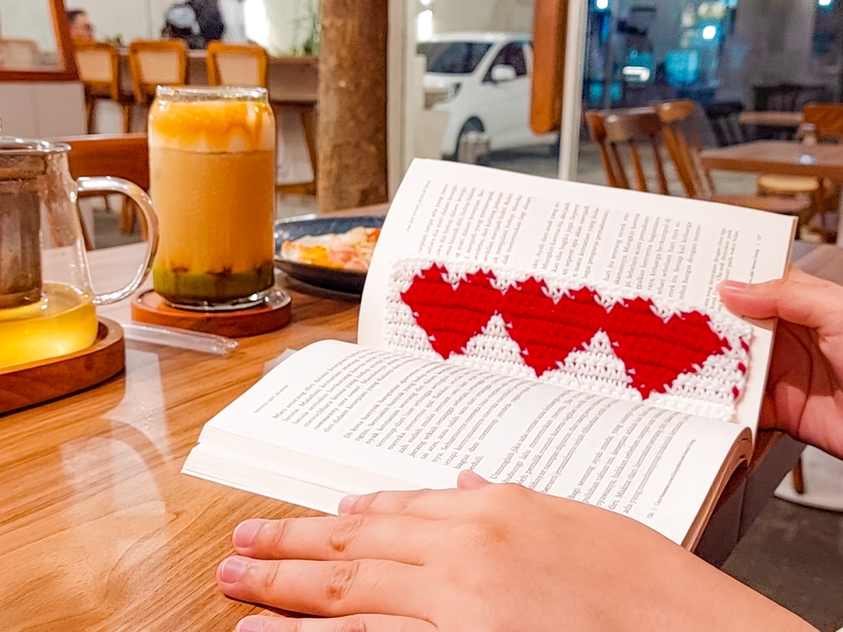 ⊹˚ 🍒 DIY Crochet Triple Heart Bookmark for Beginners 💓 ˚⊹